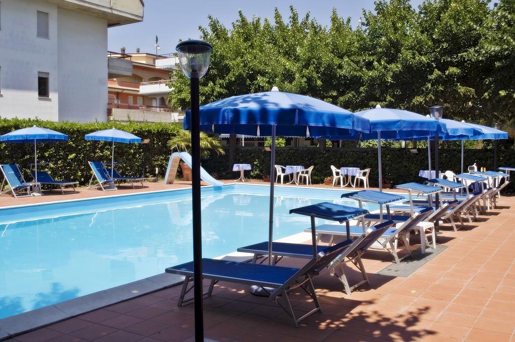 Hotel Leuco' Martinsicuro Exterior foto